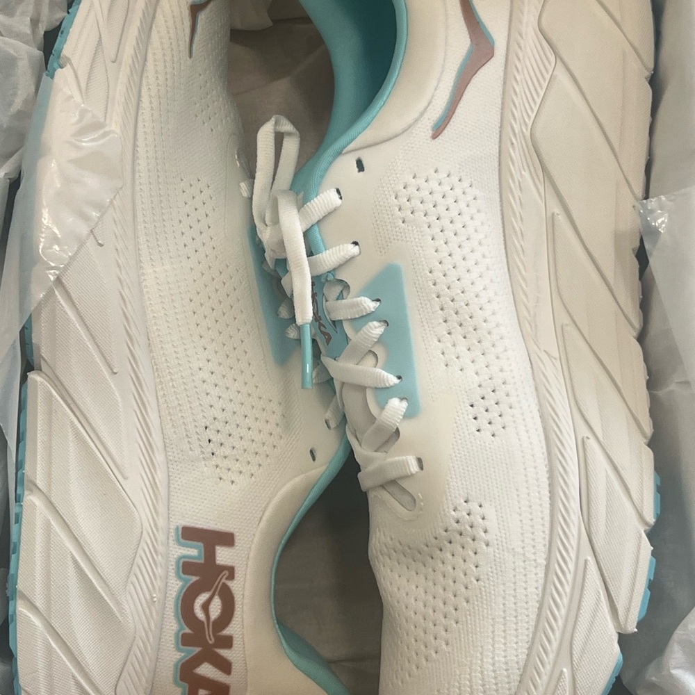 Hoka Women's ARAHI 7